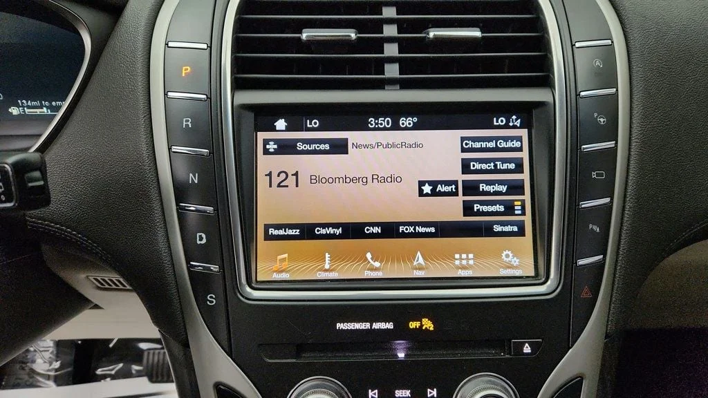 Used 2019 Infinite Black Metallic Lincoln Reserve AWD w/ Tech Package & Driver Assistance image 18