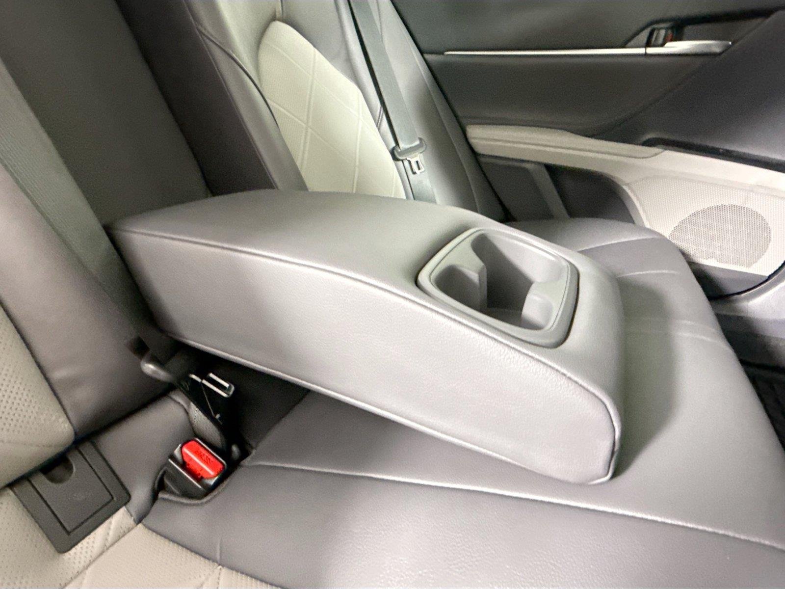 Used 2018 Predawn Gray Mica Toyota XLE image 40