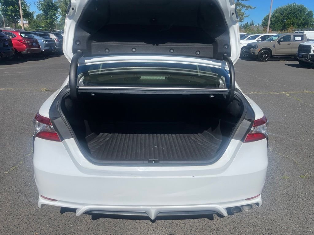 Used 2018 Super White Toyota SE image 7