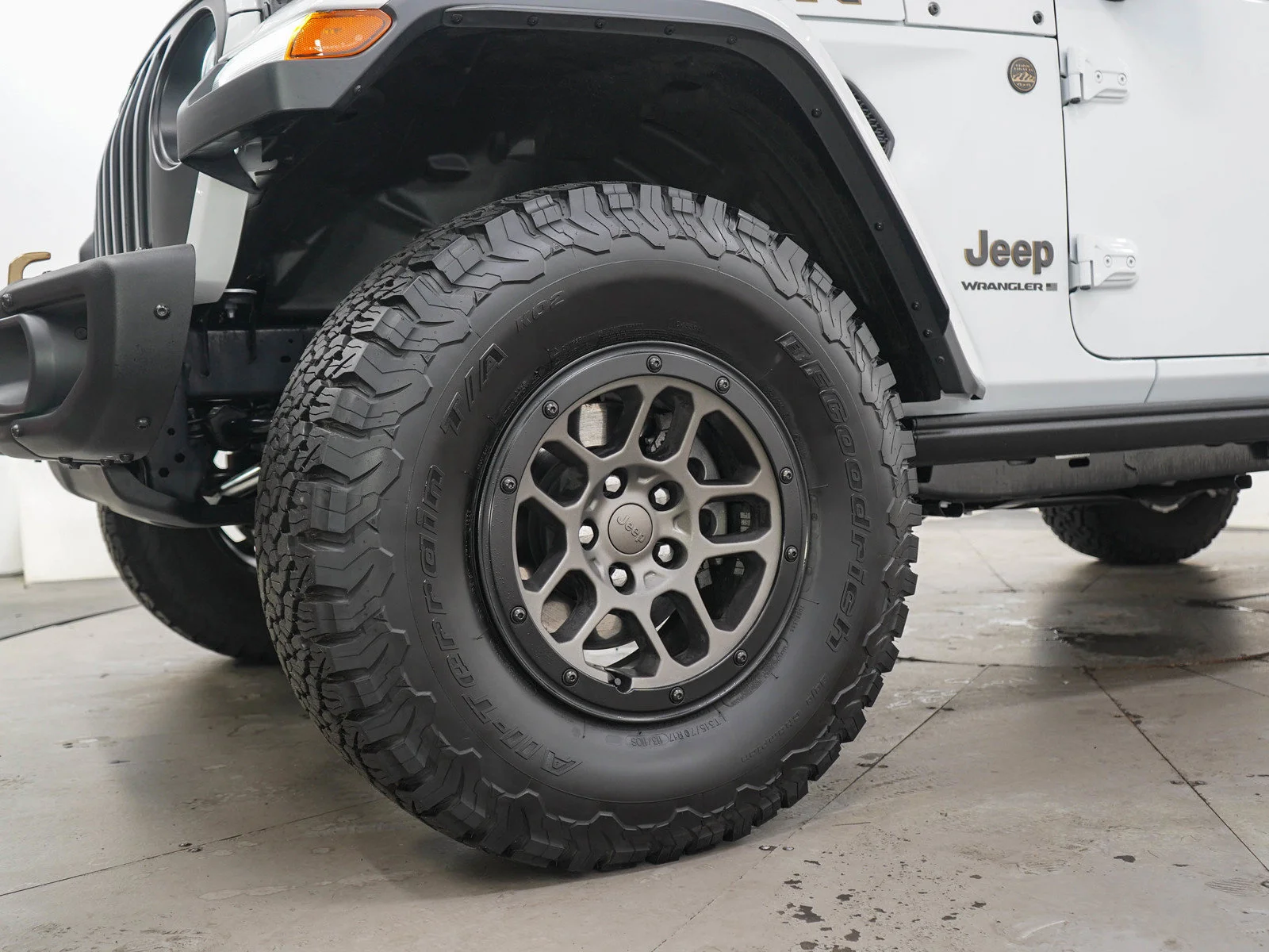 Used 2023 Bright White Clearcoat Jeep Rubicon 392 image 27