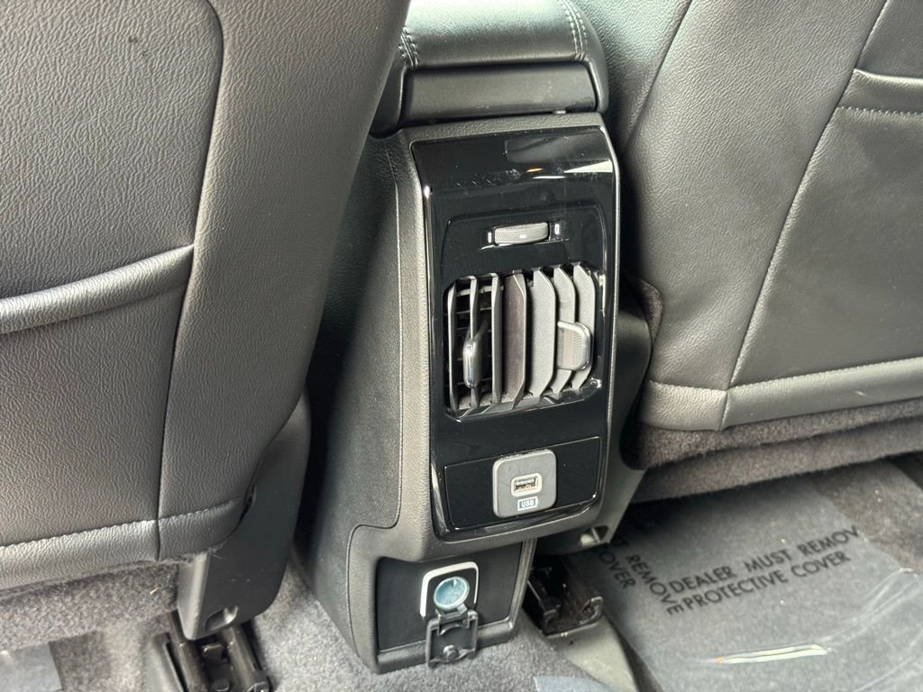 Used 2025 Black Jeep Latitude image 37