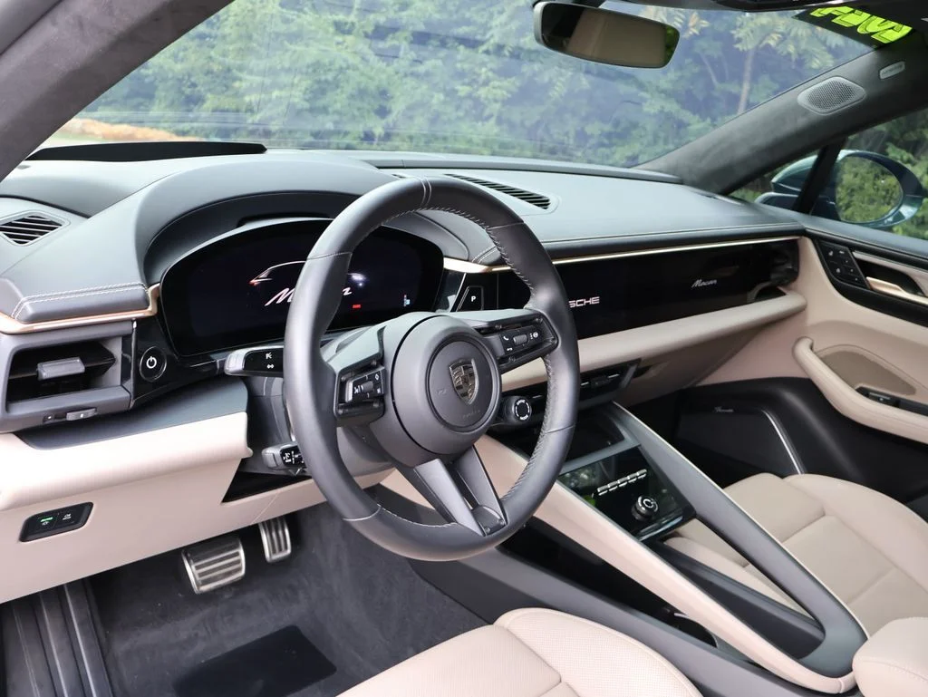 Used 2024 Oak Green Metallic Neo Porsche Turbo image 4