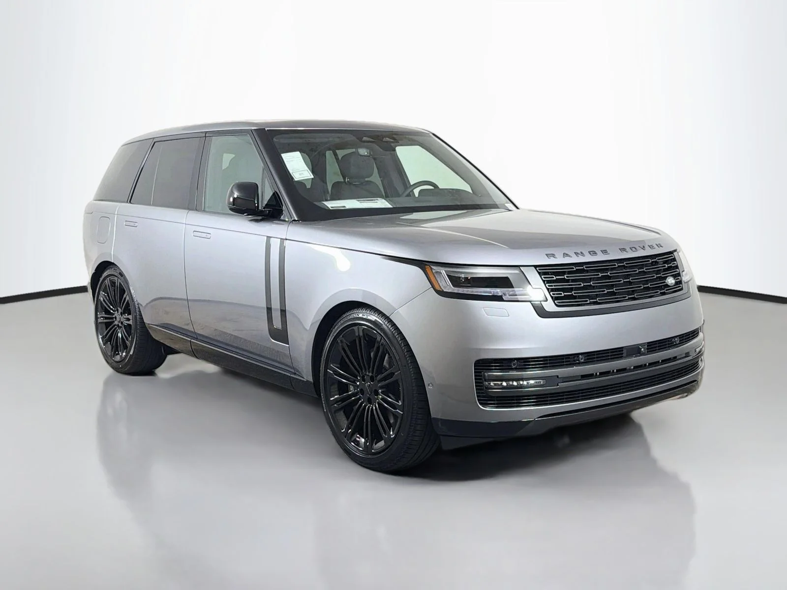 New 2026 Eiger Gray Meta Land Rover SE image 7