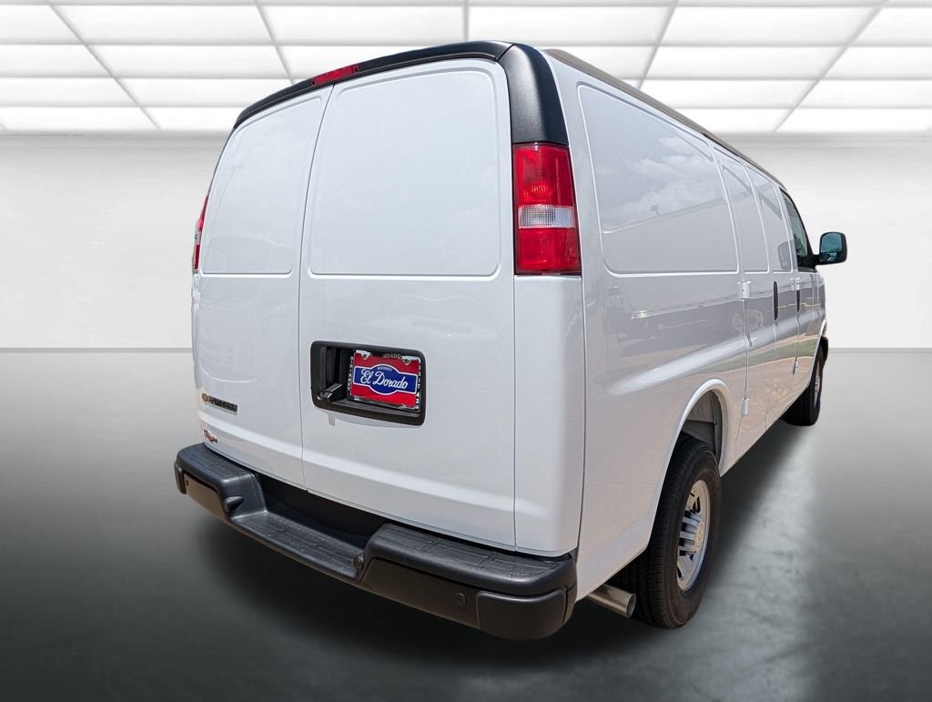 New 2026 Summit White Chevrolet WT image 22