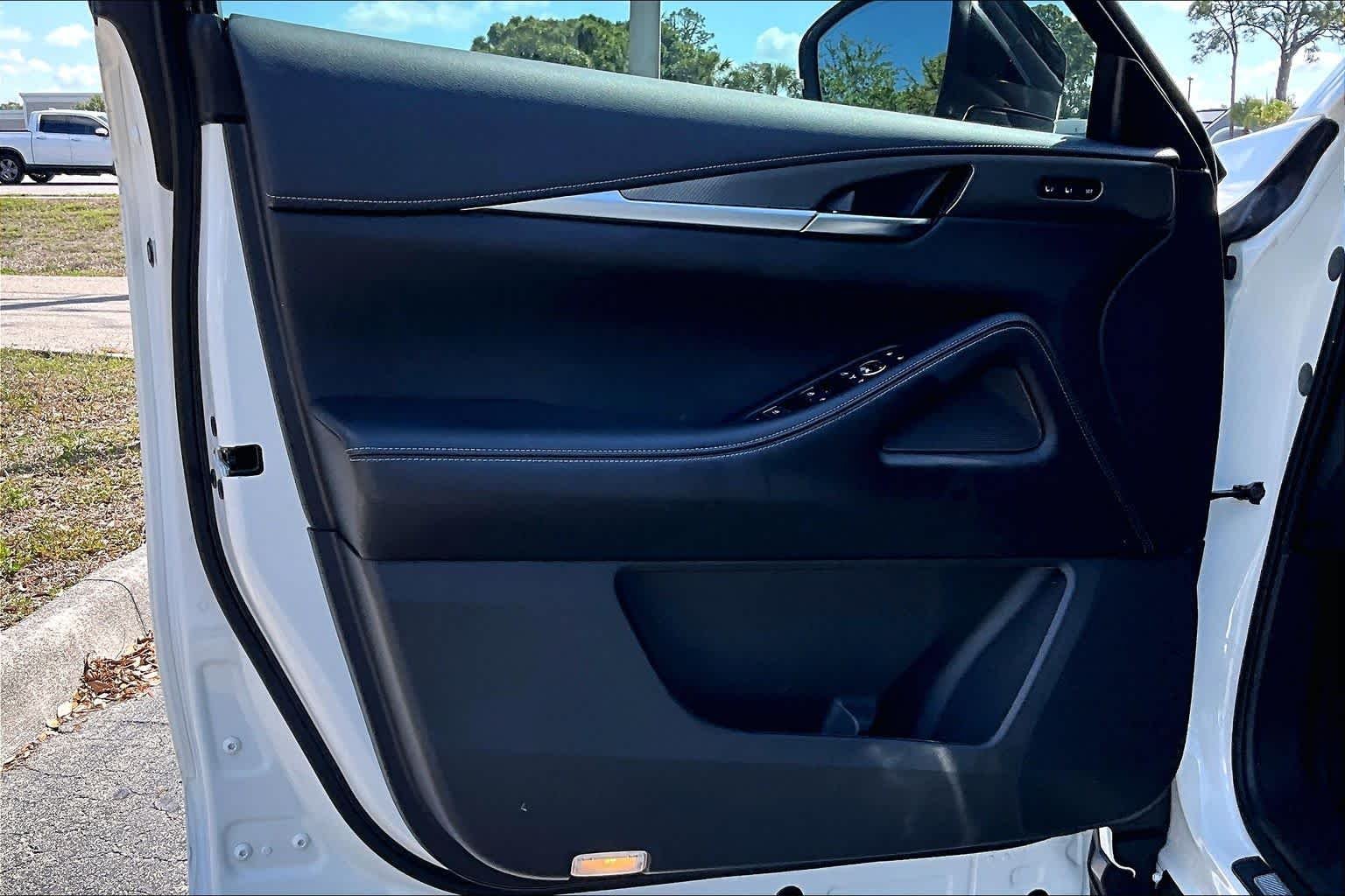 Used 2024 Majestic White INFINITI LUXE image 26