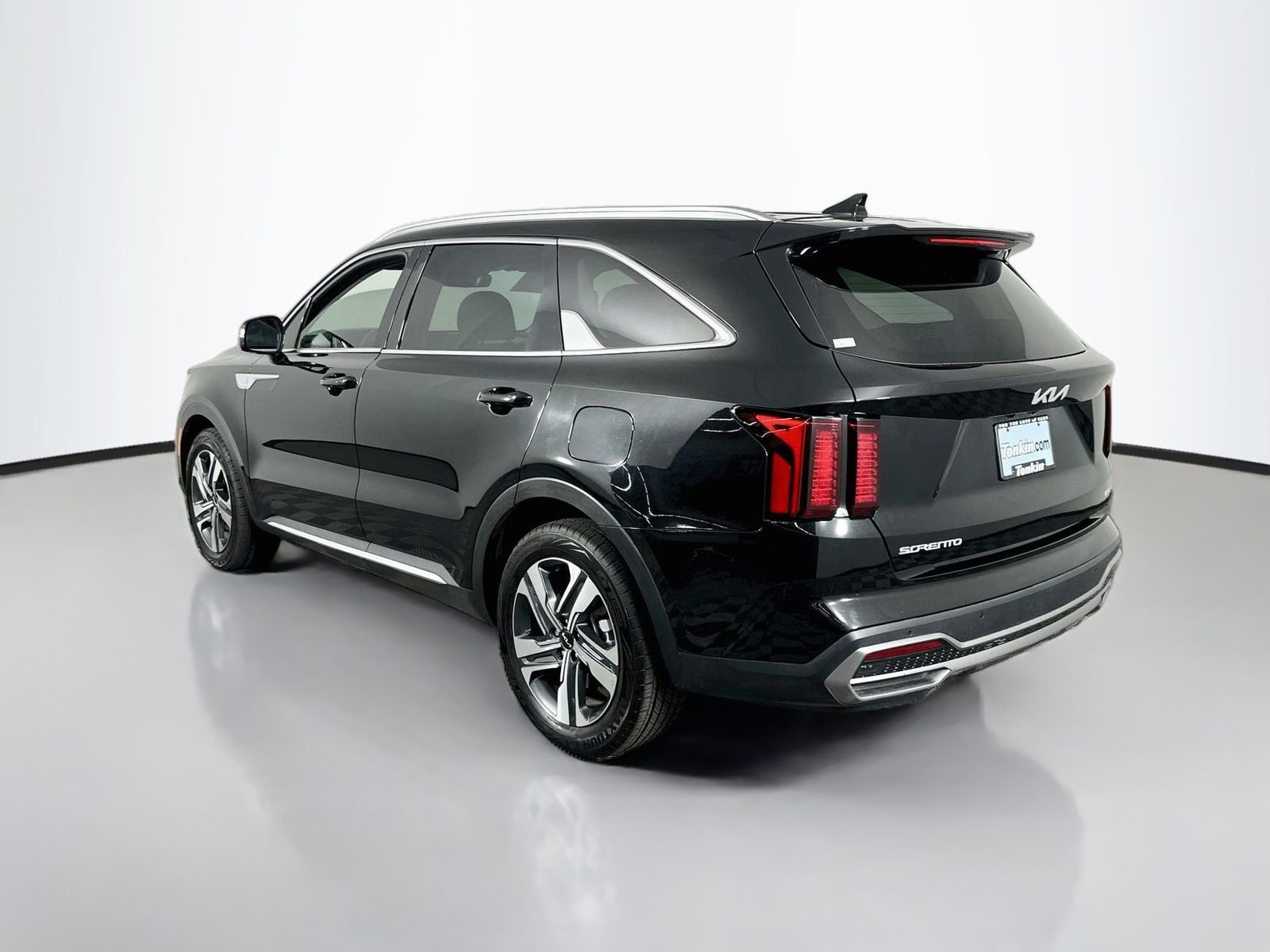 Used 2023 Aurora Black Kia EX image 5