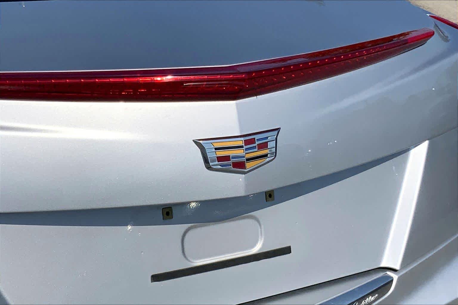 Used 2018 Radiant Silver Metallic Cadillac Premium Luxury RWD image 27
