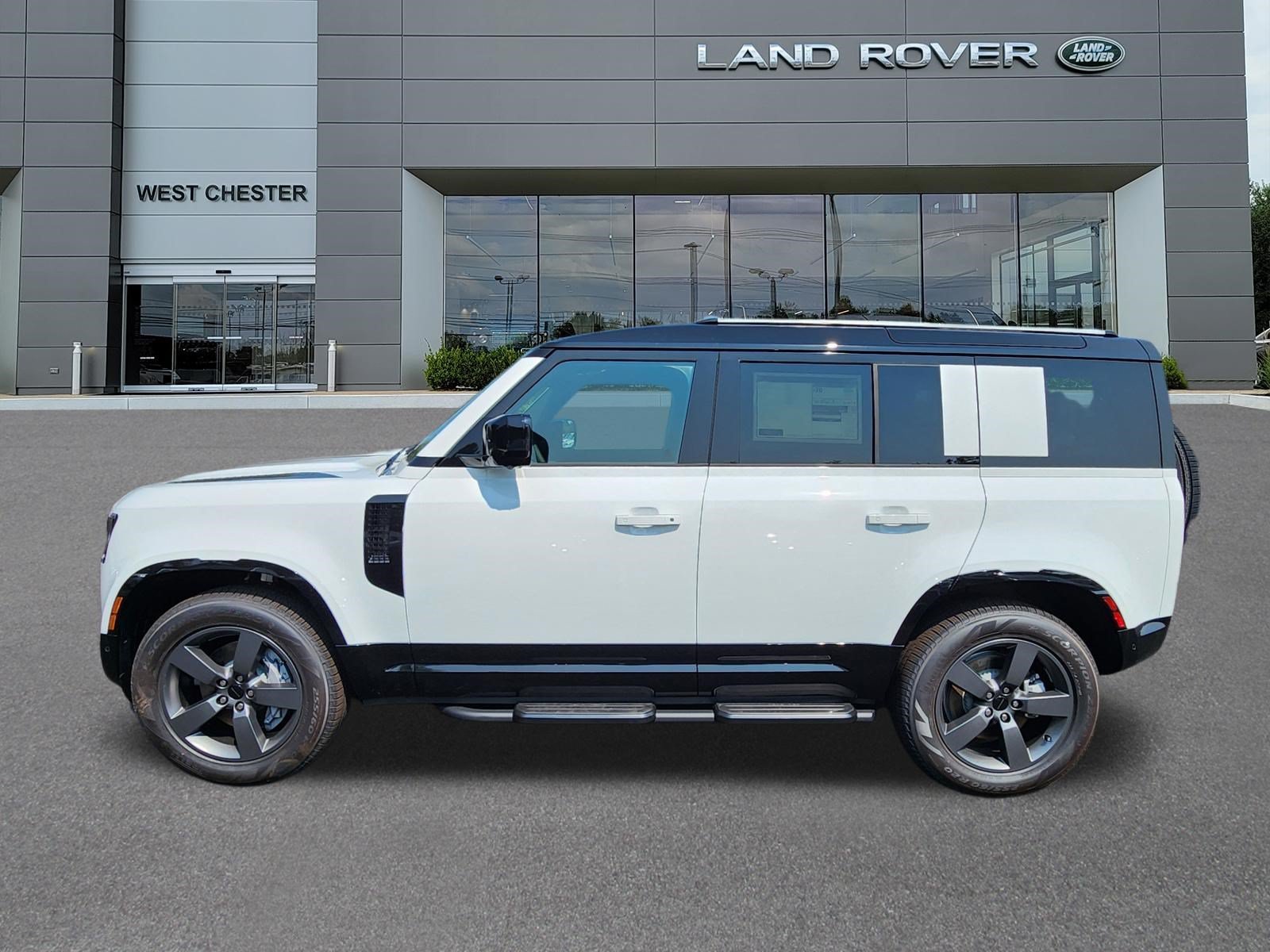 New 2026 Santorini Black LAND ROVER X-Dynamic SE image 5