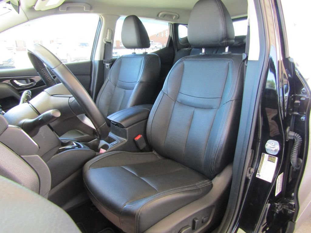 Used 2017 Black Nissan SL image 17