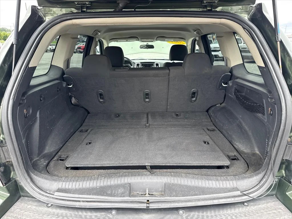 Used 2009 Green Metallic Jeep Laredo image 28