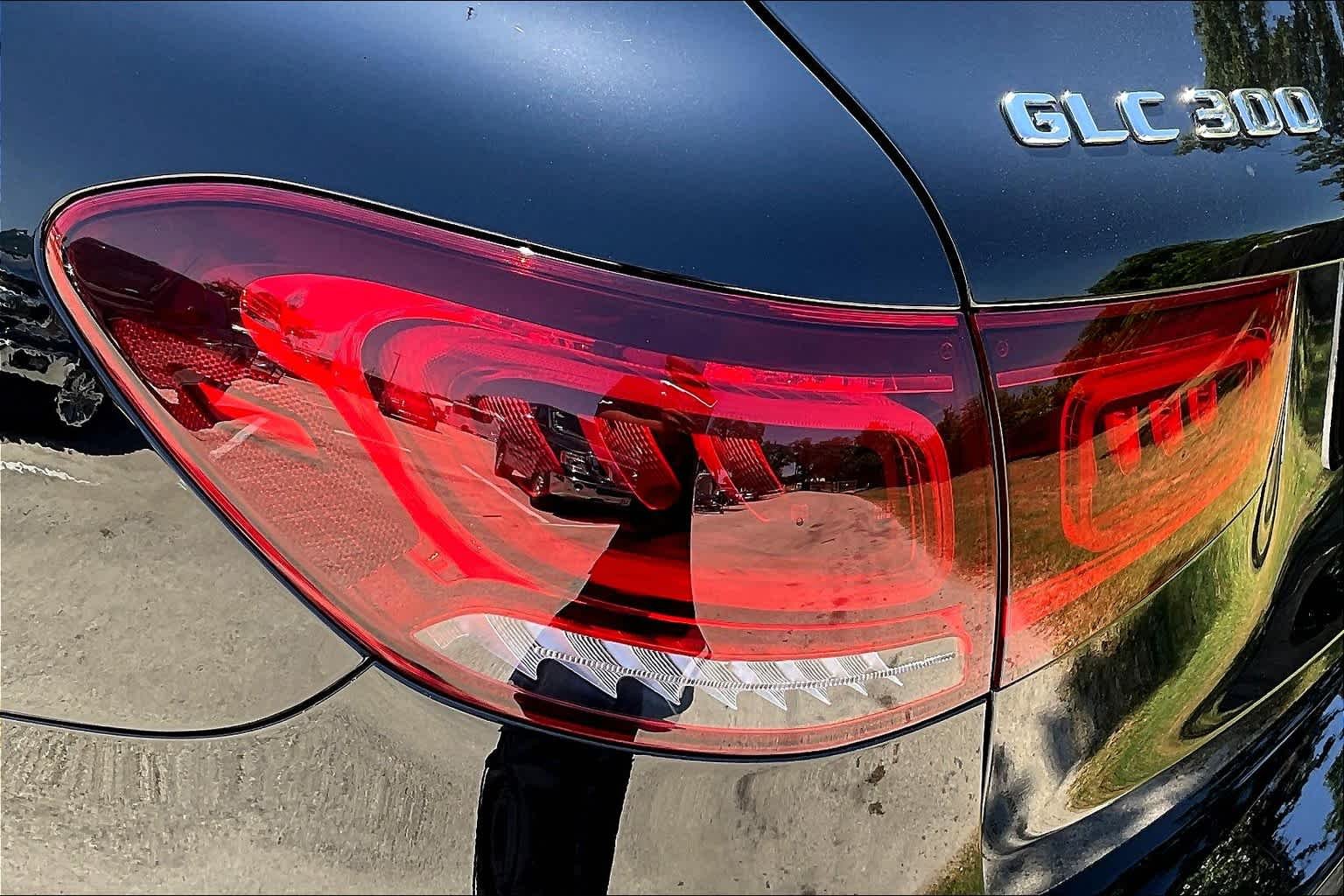 Certified Used 2022 Obsidian Black Metallic Mercedes-Benz GLC 300 image 28