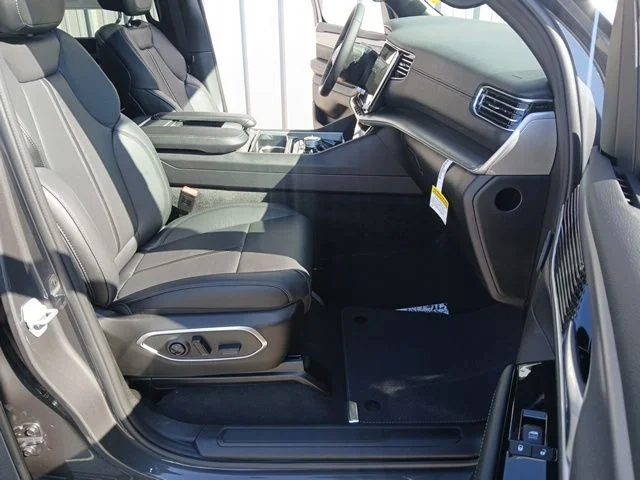 New 2026 Baltic-Gray Metallic Clear-Coat Exterior Paint Jeep Limited Altitude image 37
