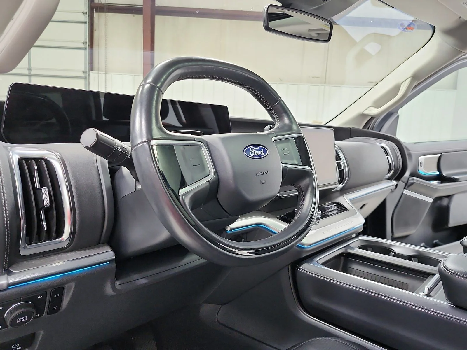 Used 2025 Black Ford Platinum image 19