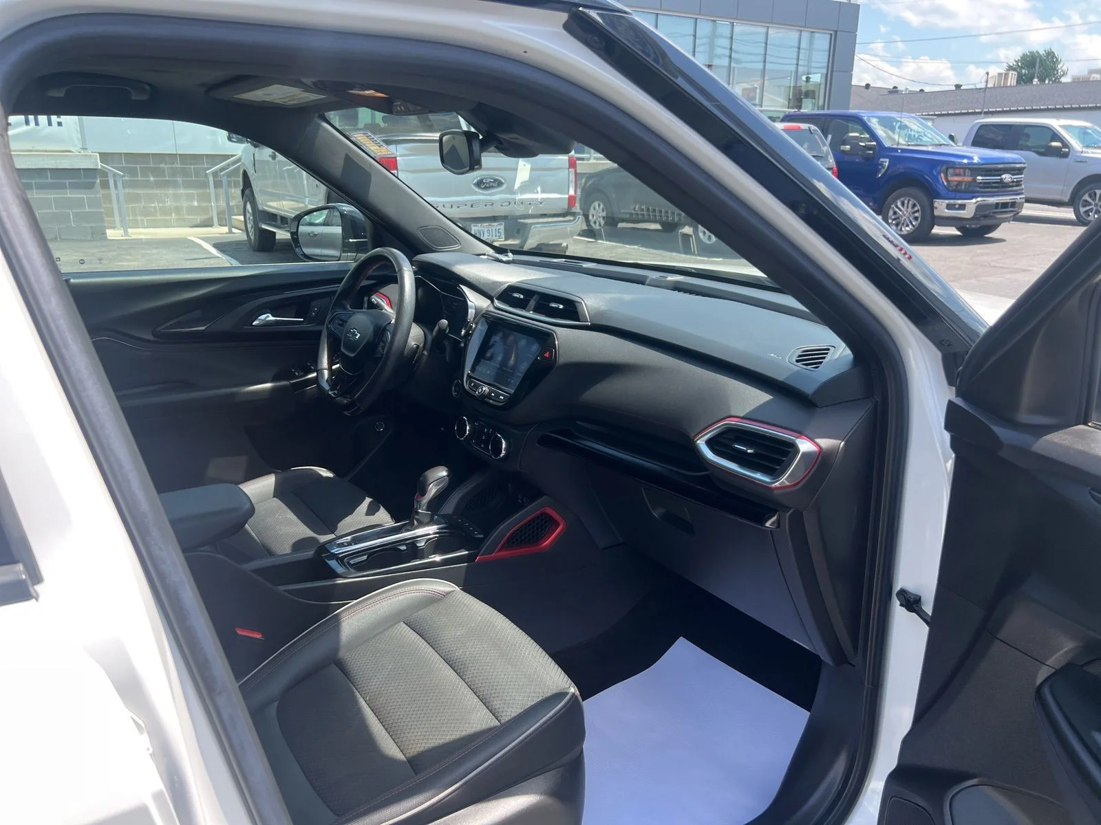 Used 2021 Iridescent Pearl Tricoat Chevrolet RS image 56