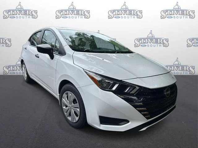 2024 Nissan Versa 1.6 S MT's photo