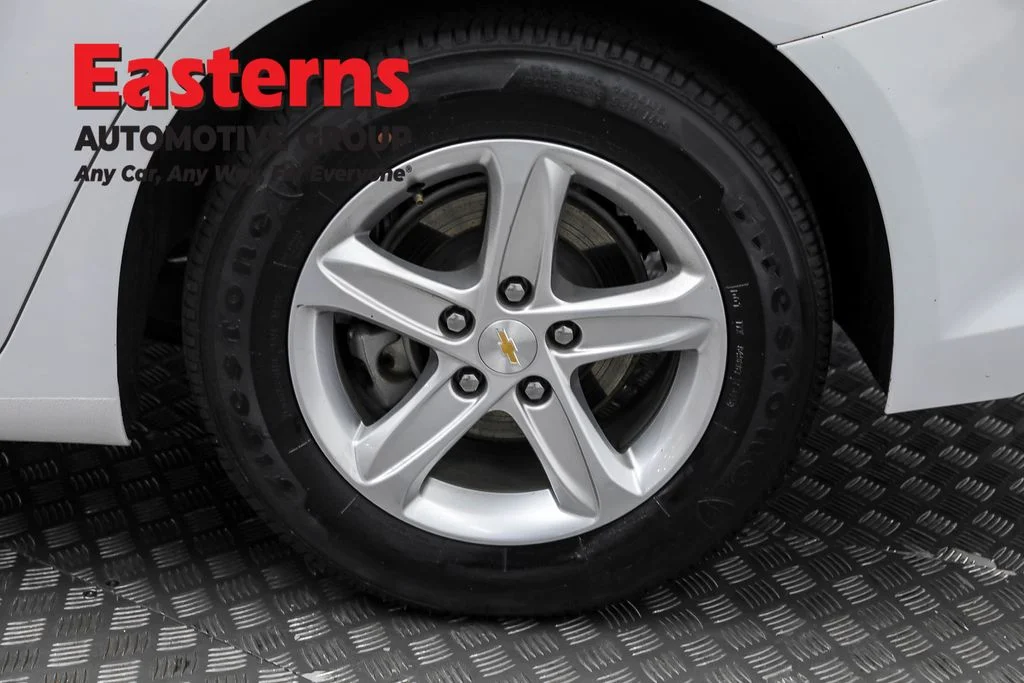 Used 2022 White Chevrolet LT image 30