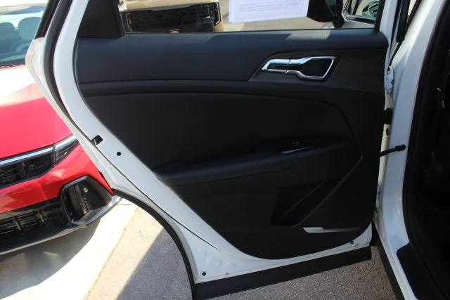 Used 2024 White Kia X-Line image 23