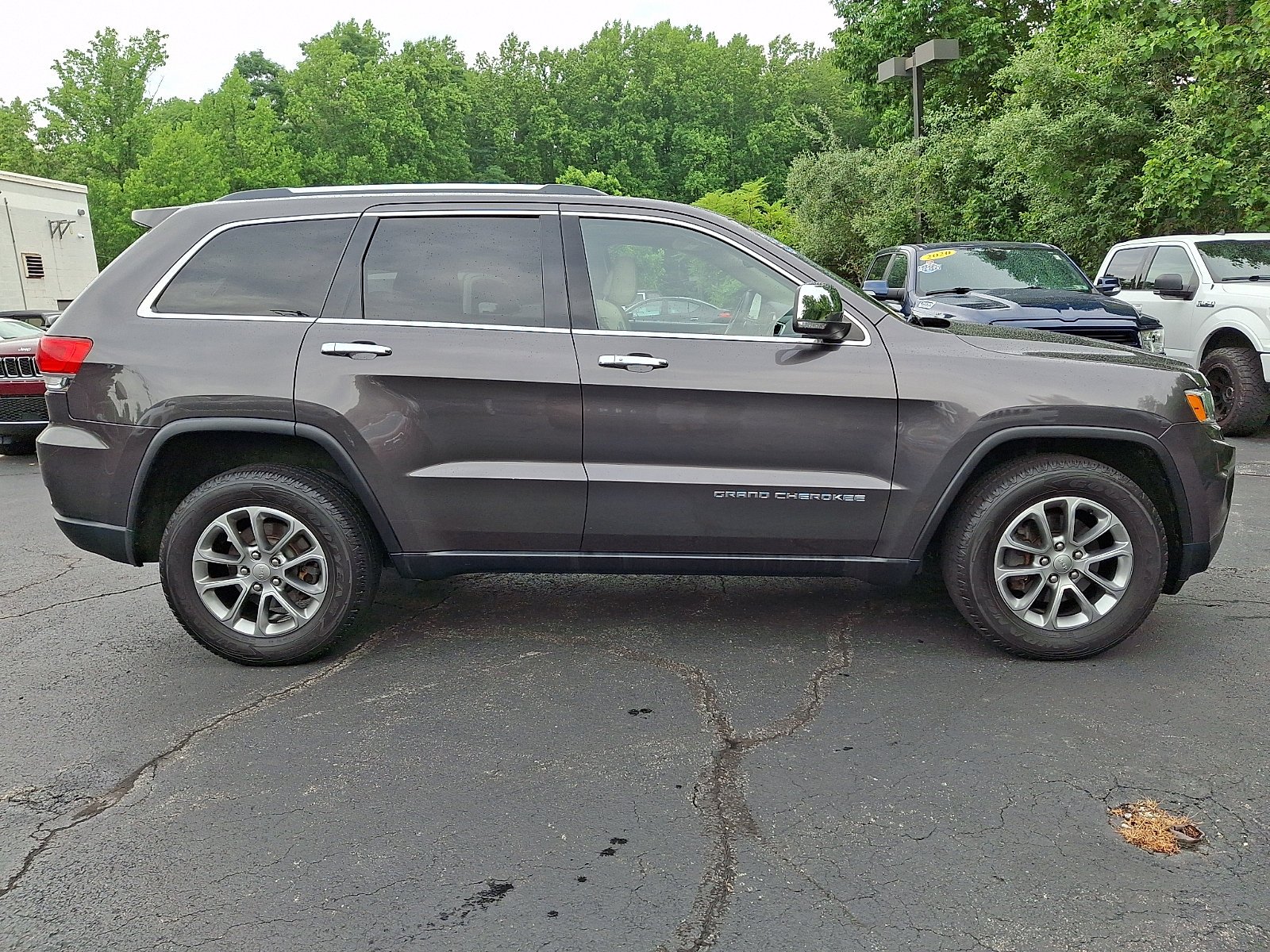 Used 2015 Granite Crystal Metallic Clearcoat Jeep Limited image 7