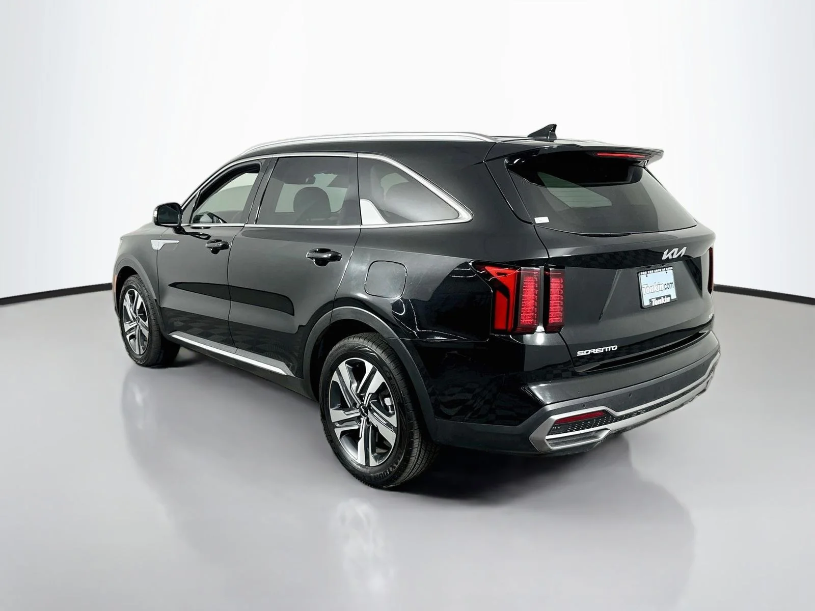 Used 2023 Aurora Black Kia EX image 5