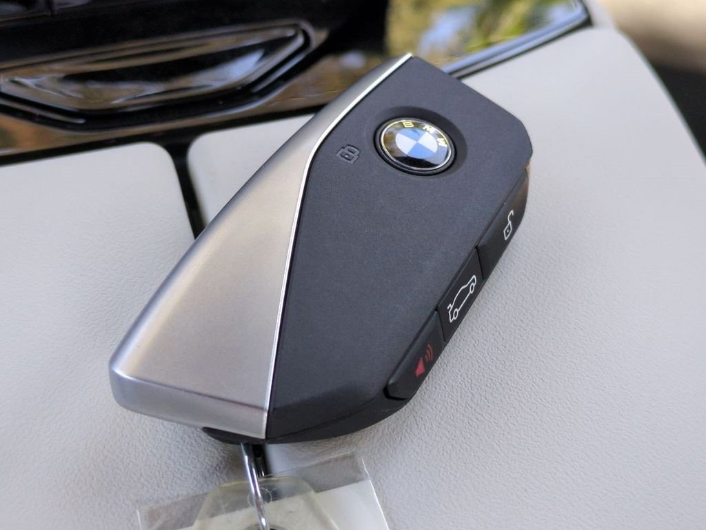 New 2027 Mineral White Metallic BMW 530i xDrive image 29