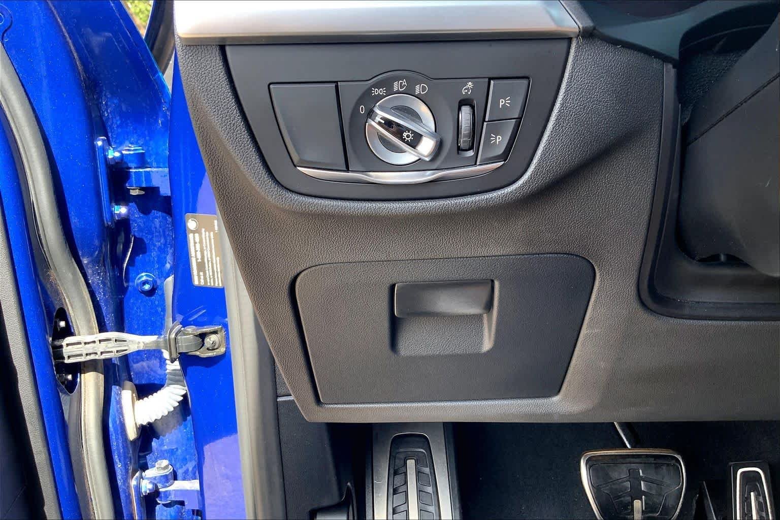 Used 2022 Marina Bay Blue Metallic BMW  image 36