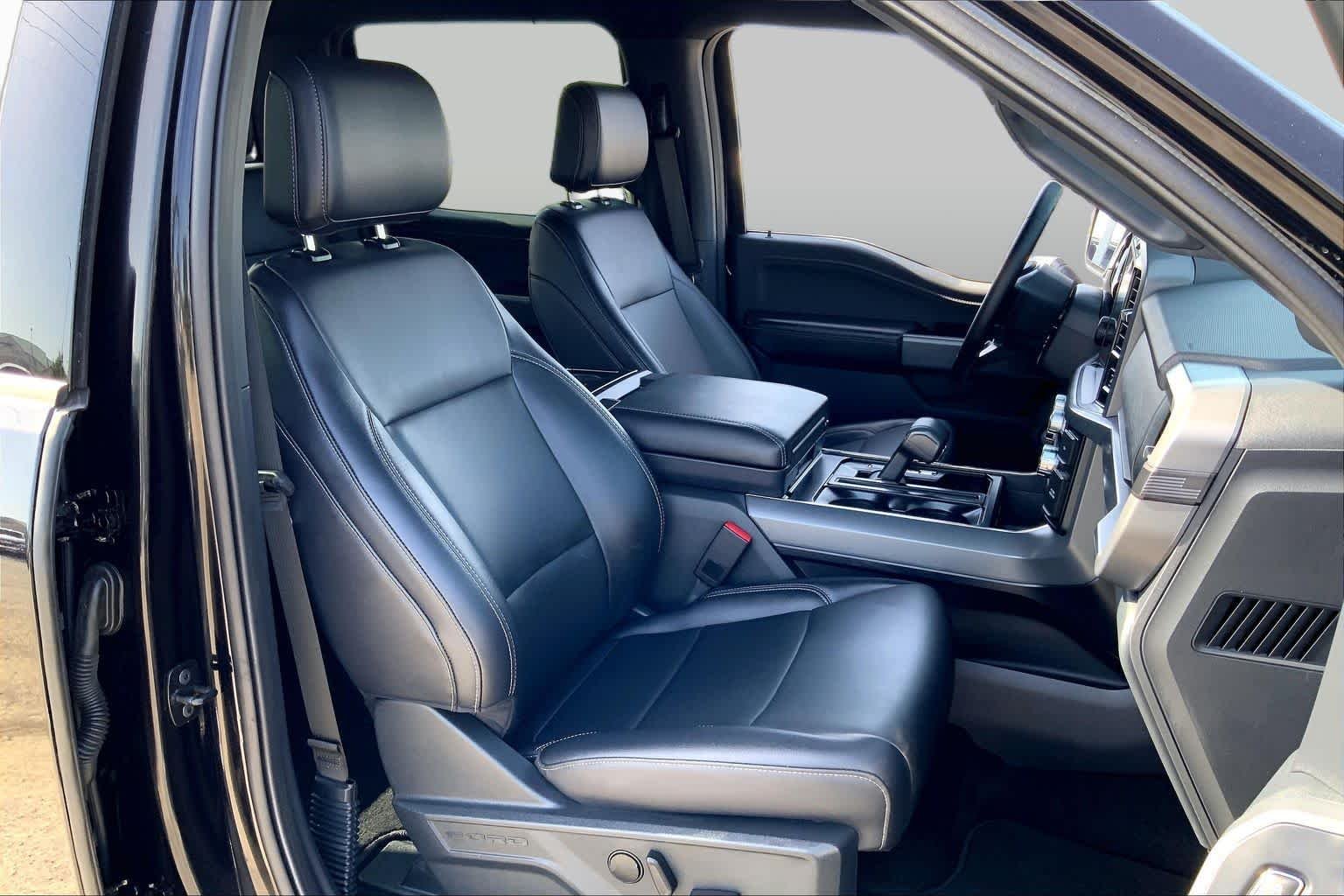 Used 2025 Agate Black Metallic Ford XLT image 8
