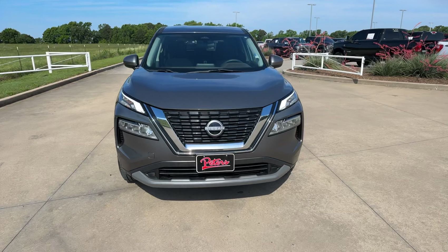 Used 2023 Gun Metallic Nissan SV image 4