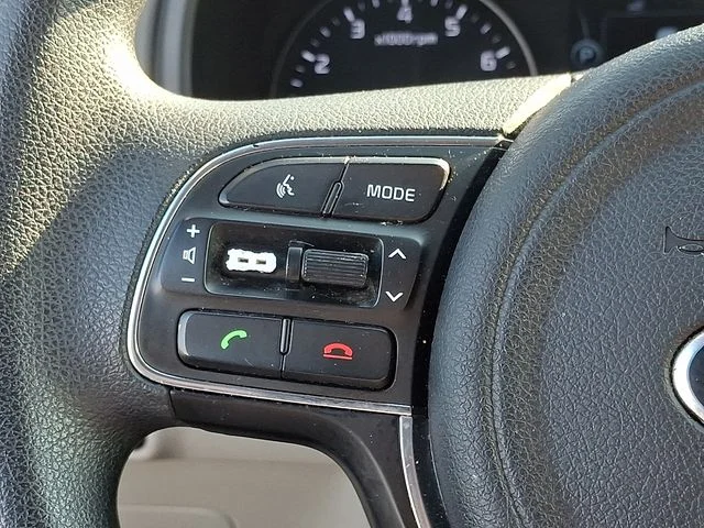Used 2017 Silver Kia LX image 20