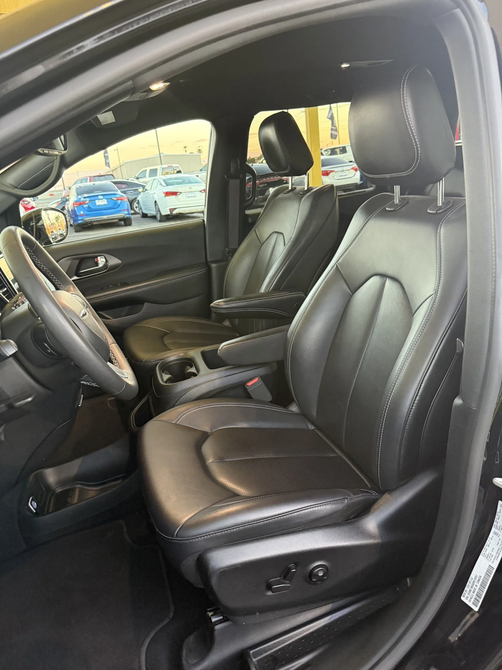 Used 2025 Diamond Black Crystal Pearlcoat Chrysler Select image 15