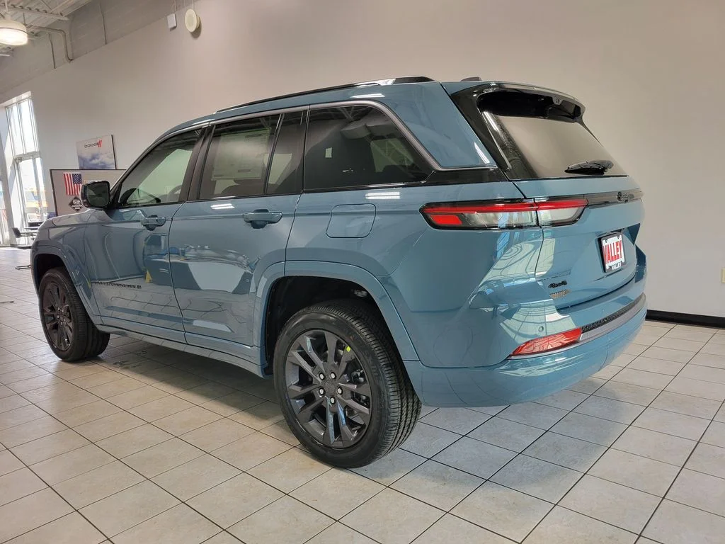 New 2026 Steel Blue Exterior Paint Jeep Limited Reserve image 5