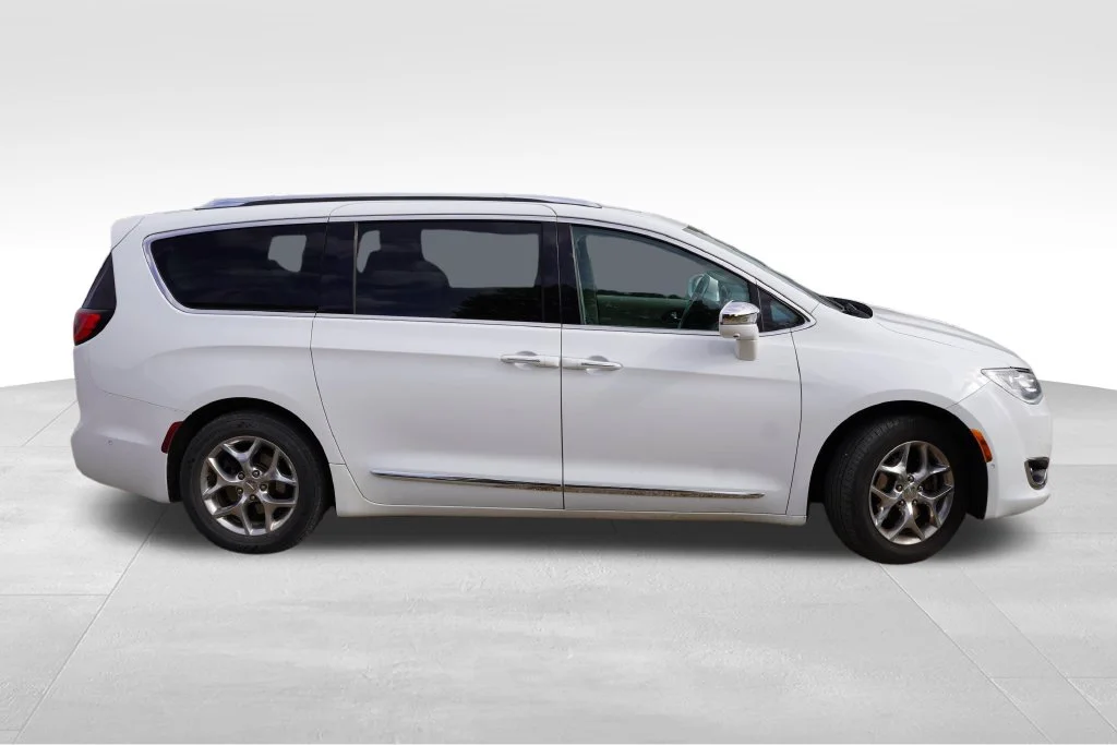 Certified Used 2018 White Chrysler Limited image 2