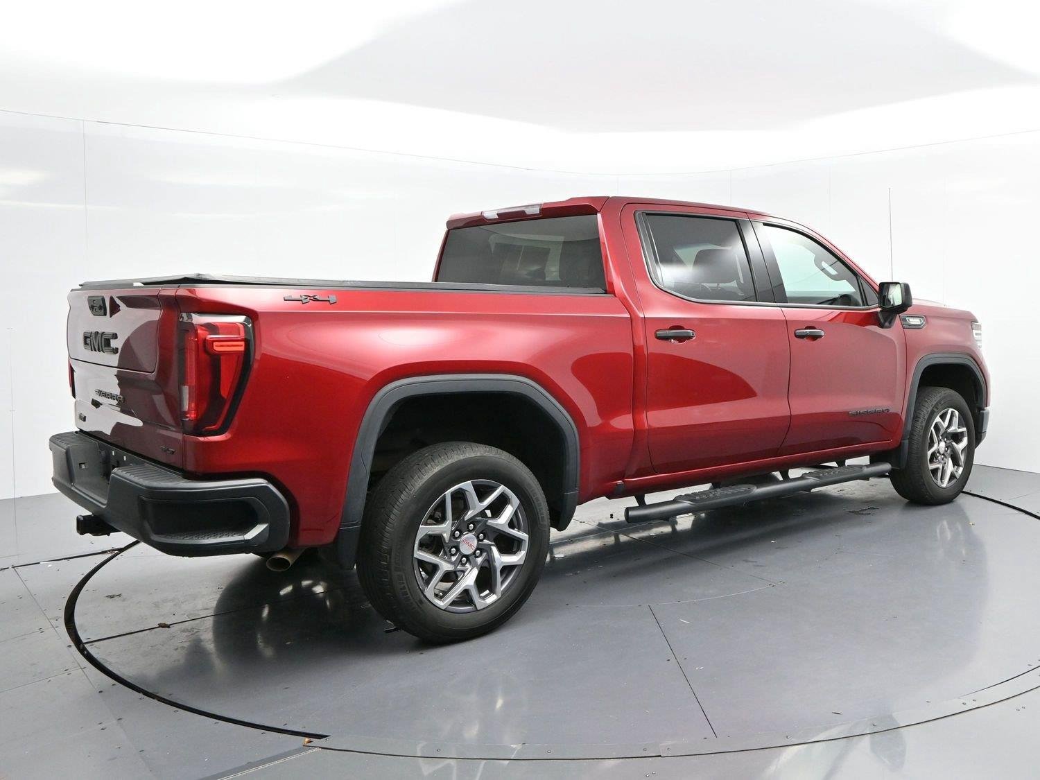 Used 2022 CAYENNE RED TINTCOAT GMC SLT image 7