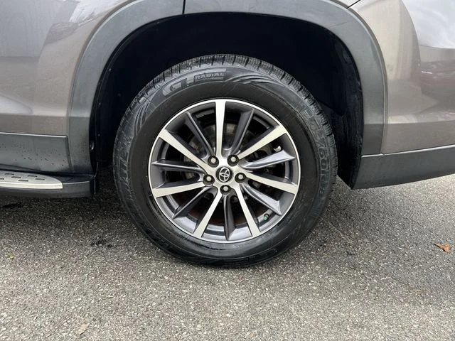Used 2019 Gray Toyota XLE image 33