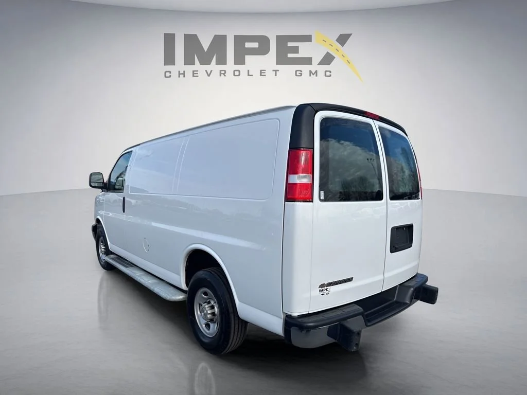 Used 2023 Summit White Chevrolet WT image 3