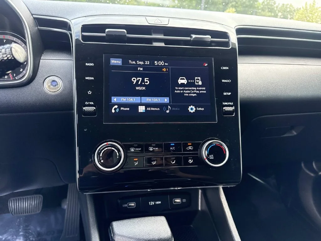 Used 2022 Black Hyundai SEL image 19