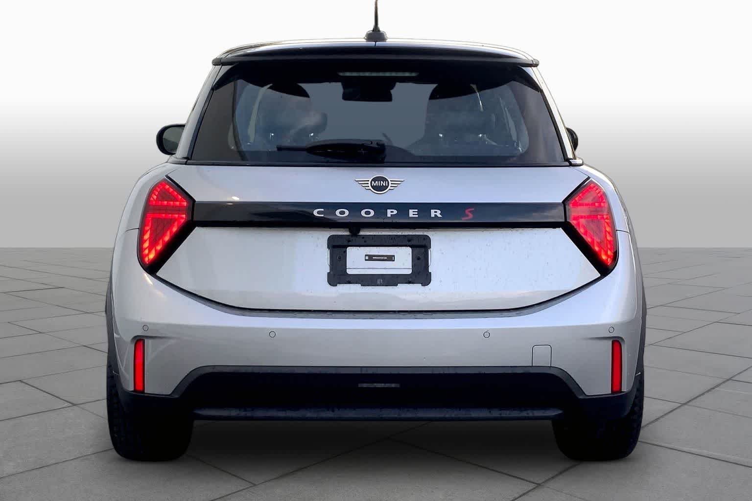 Used 2025 Melting Silver III Metallic MINI Cooper S image 4