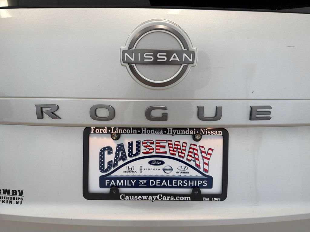 Used 2024 Silver Nissan S image 31
