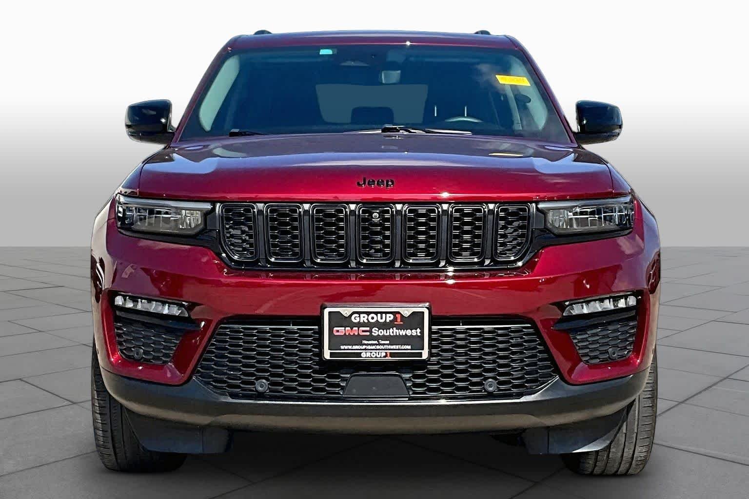 Used 2023 Velvet Red Pearlcoat Jeep Limited image 4