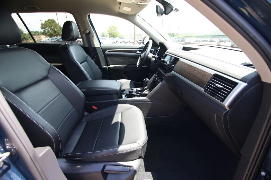 Used 2023 Tourmaline Blue Metallic Volkswagen 3.6L V6 SE w/Technology image 8