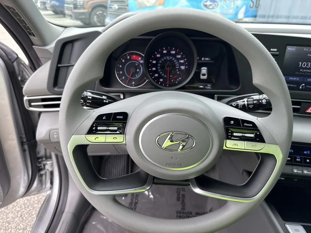 Used 2022 Silver Hyundai SEL image 39