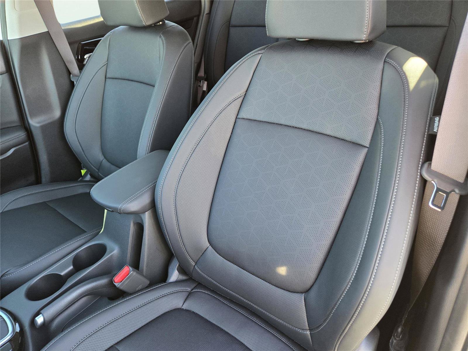 New 2026 Snow White Pearl Kia EX image 17