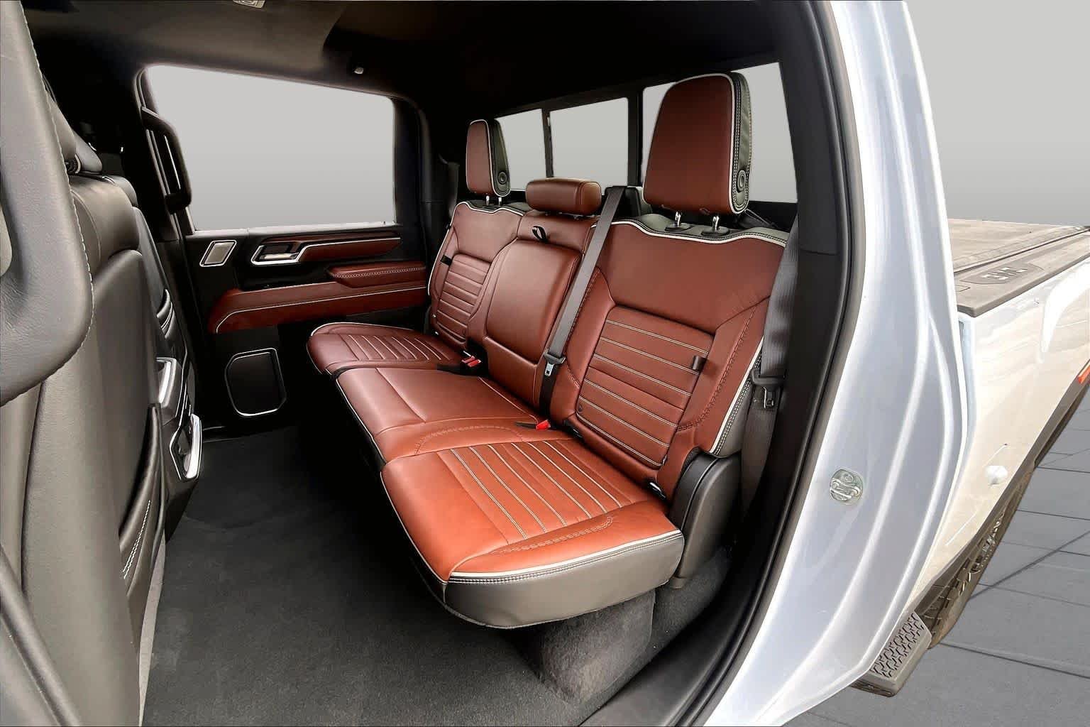 Used 2026 Glacier White Tricoat GMC Denali Ultimate image 21