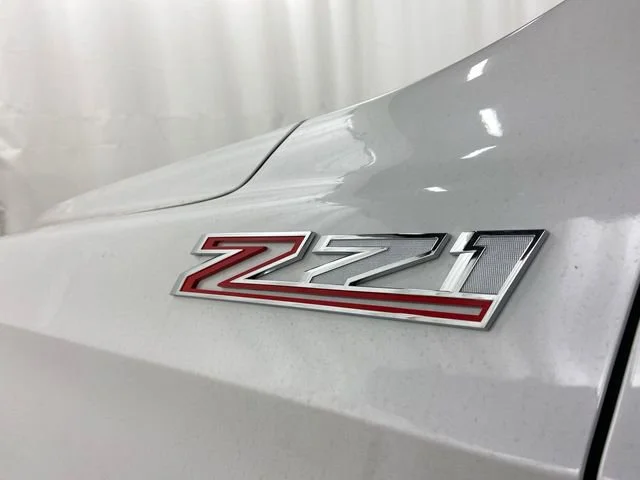 Certified Used 2023 Iridescent Pearl Tricoat Chevrolet Z71 image 28