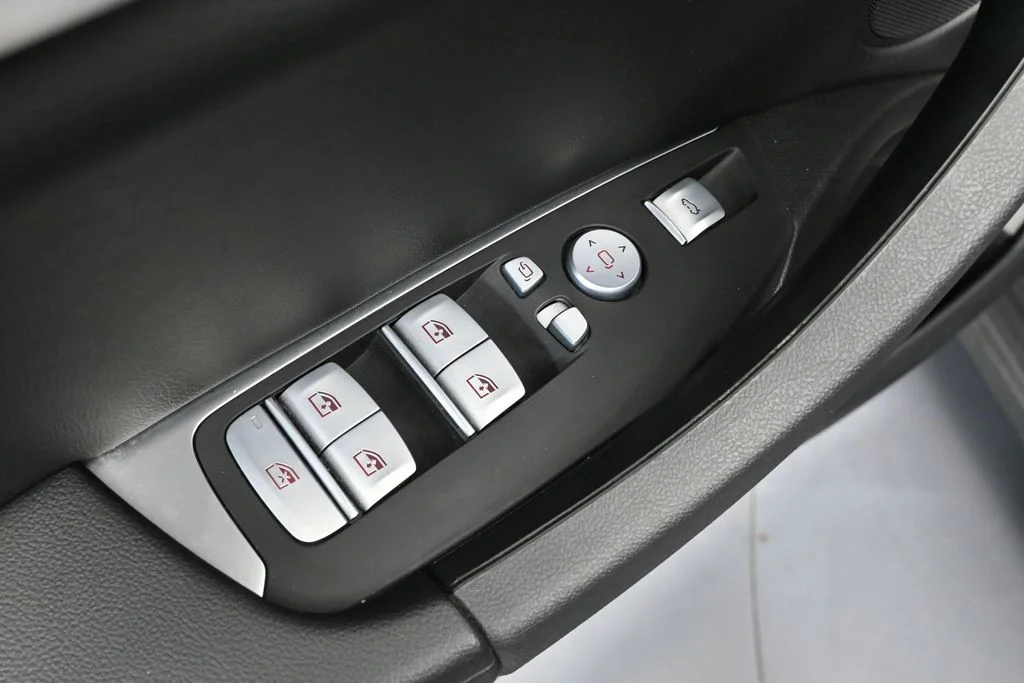 Used 2023 Black BMW xDrive30i image 20