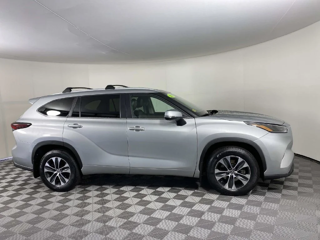 Used 2024 Silver Toyota XLE image 10