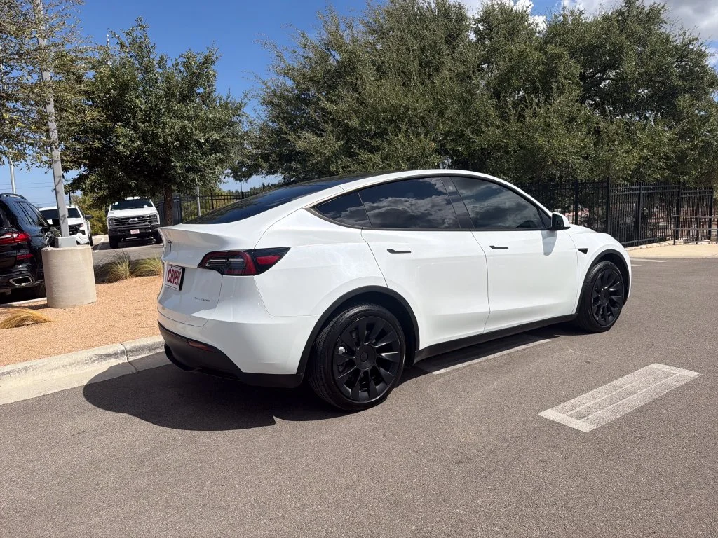 Used 2023  Tesla Standard Range image 9
