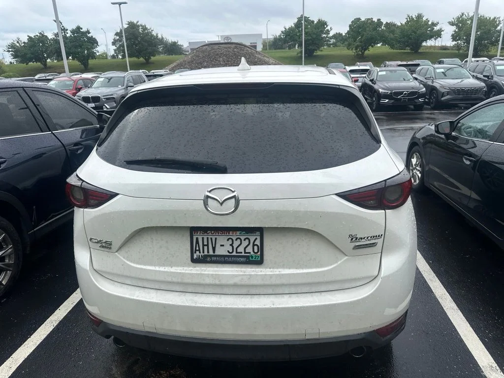 Used 2017 White Mazda Grand Select image 9