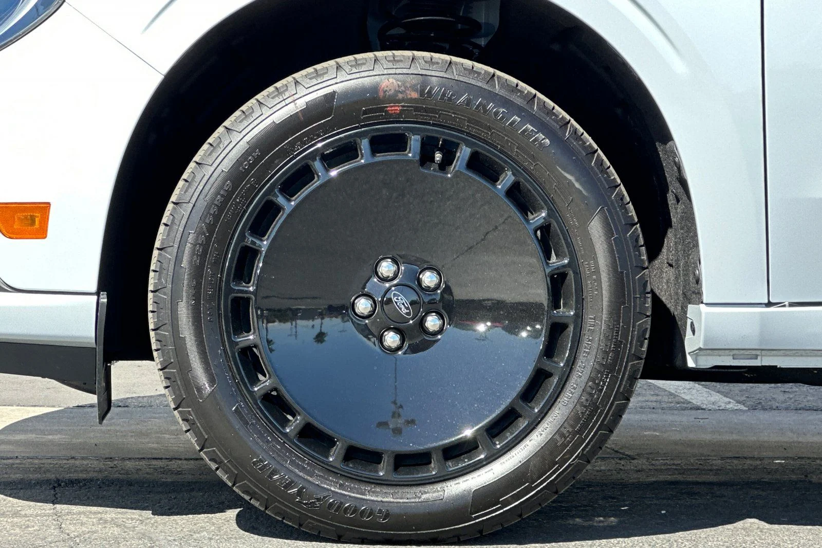 New 2026 Space White Metallic Ford Lobo™ image 24