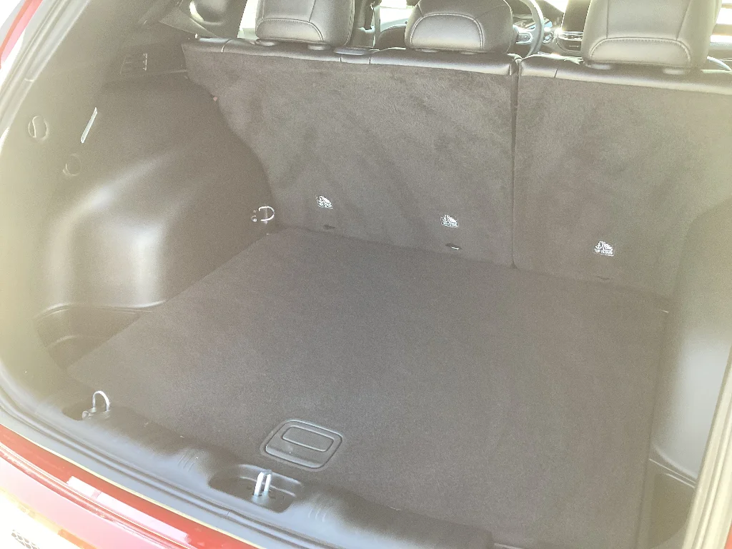 Used 2026 Red Hot Pearlcoat Jeep Latitude Altitude image 13