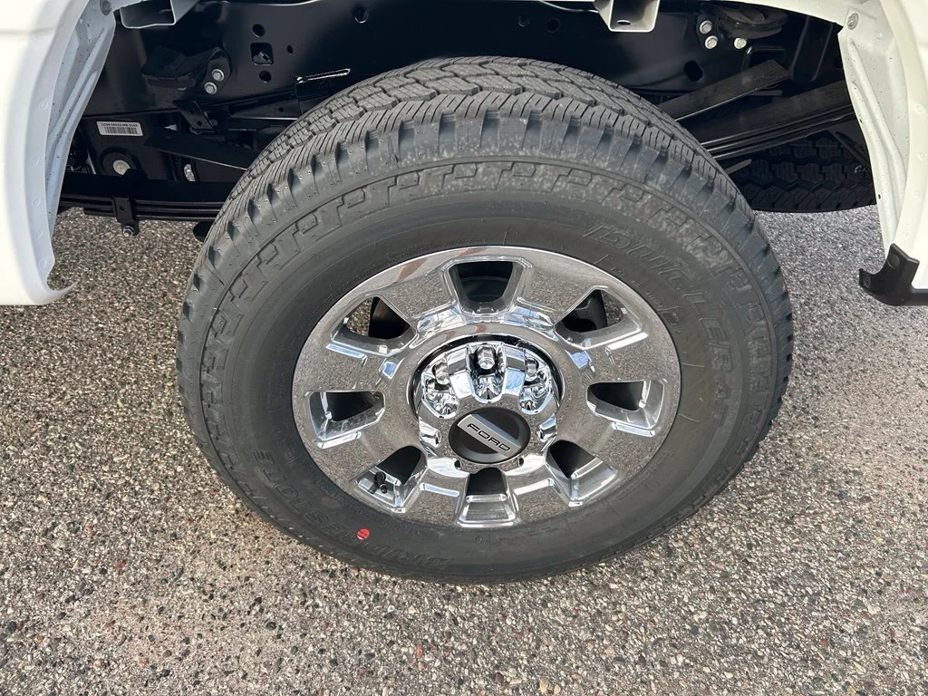 New 2027 Star White Metallic Tri-Coat Ford F-350® Lariat® image 9